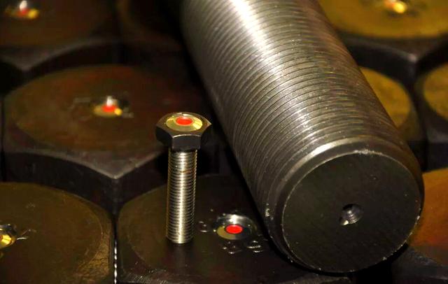 智能螺丝 SmartBolts：一眼辨松动